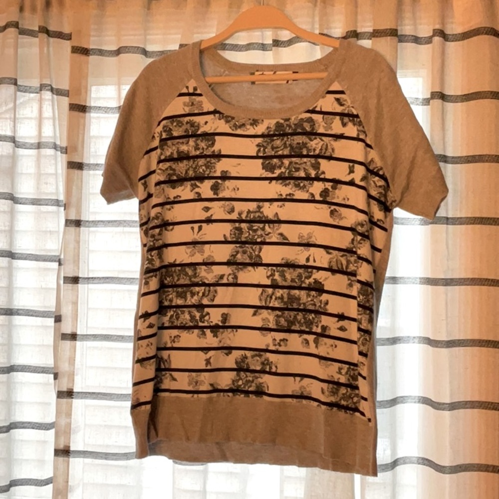 Short sleeve sweater